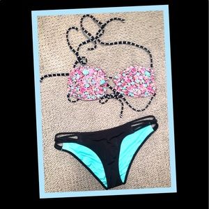 Super cute bikini!